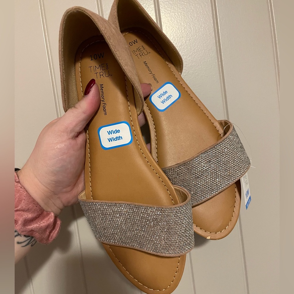 NWT sparkly and nude flats! 10W! Would be great for a bridal or baby shower!
